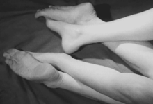 穿上袜子同房更容易高潮？羞羞冷知识缩略图